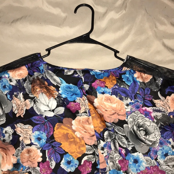 Multi use top - Picture 2 of 3